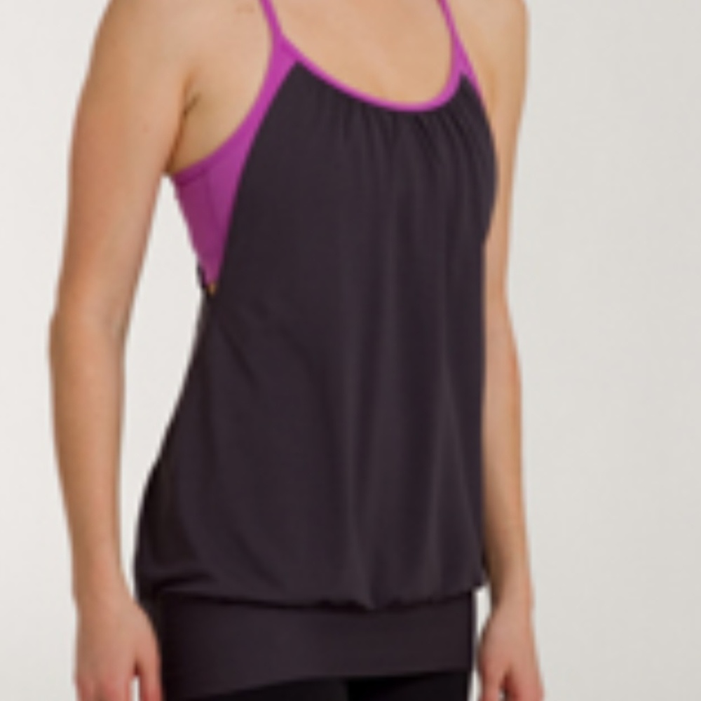 Lululemon no limits sz 6 coal / purple crush color